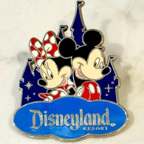 2016 Disney Pin Disneyland Mickey & Minnie Mouse with Castle resort collectable - Picture 1 of 2